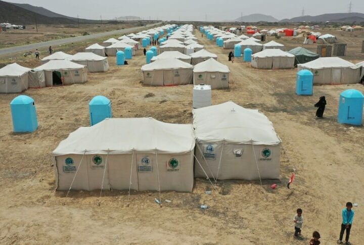 مأرب: تسجيل 3 وفيات أطفال جراء البرد القارس بمخيمات النازحين