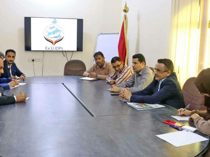 رئيس الوحدة التنفيذية يناقش مع محافظ حضرموت قضايا النازحين