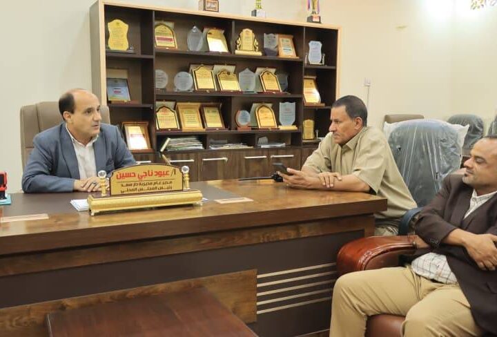 عدن: مدير الوحدة التنفيذية يناقش مع مدير دار سعد تنظيم عملية النزوح